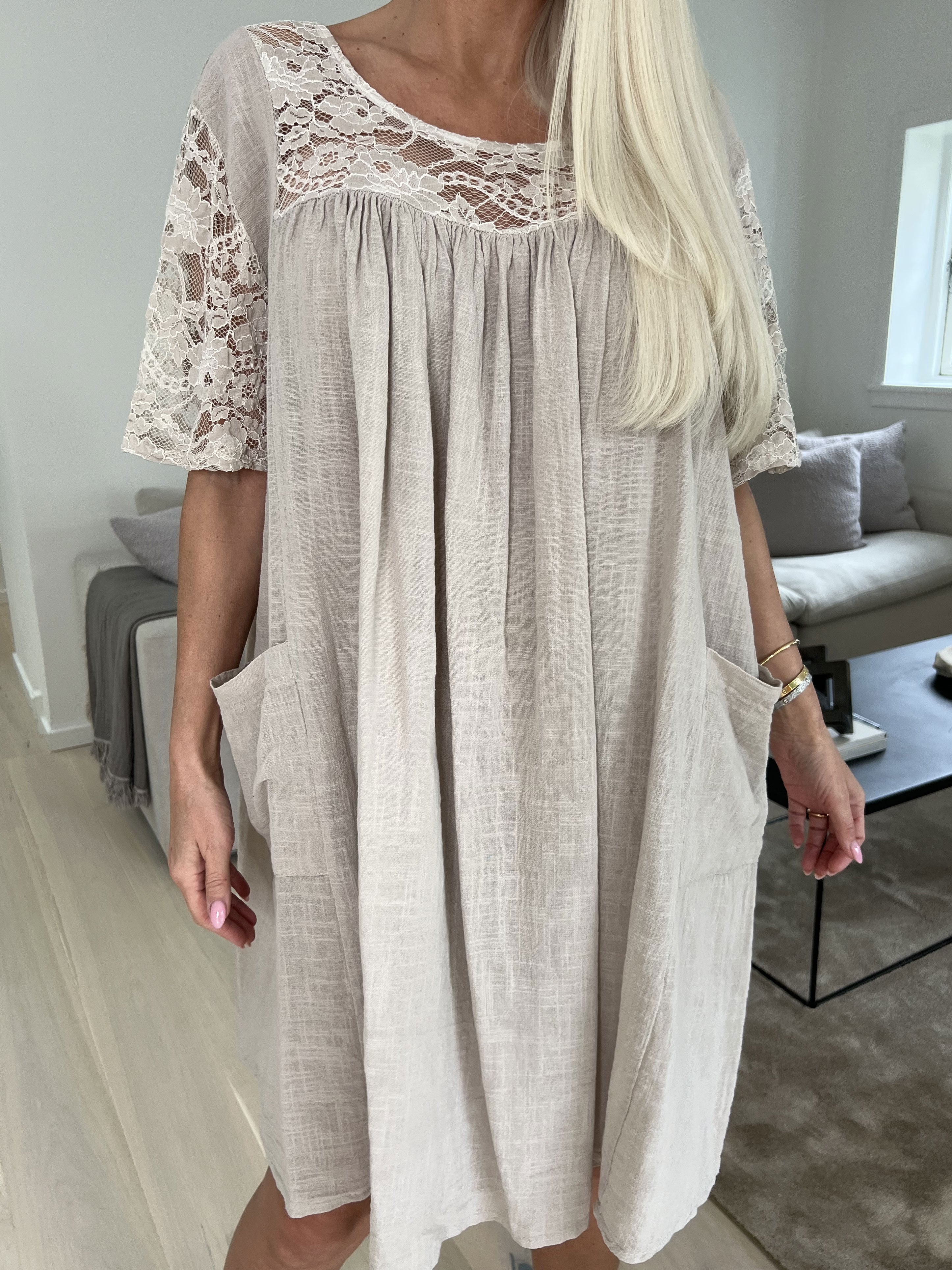 Lovisa - Söt bomullsklänning med fickor